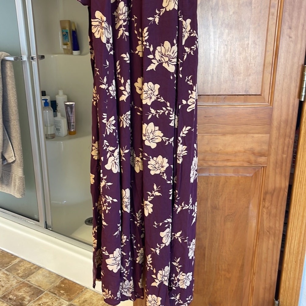 Boutique pants suit with spaghetti straps. Wide legs with side slits. - Picture 2 of 4